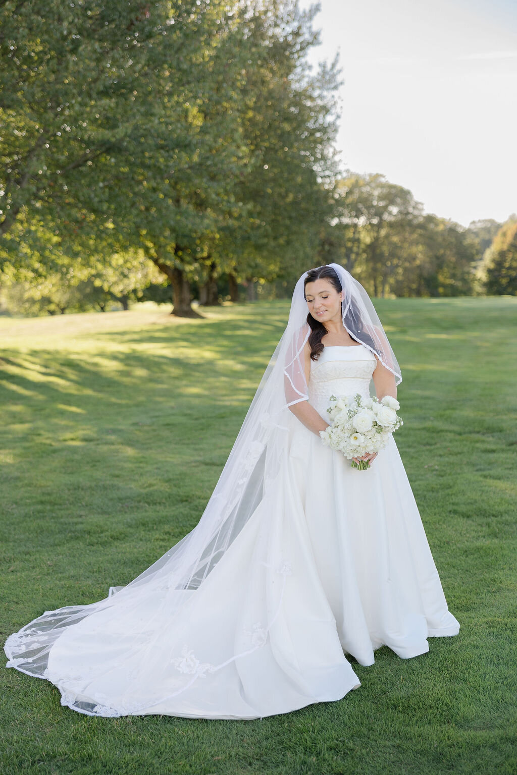 bridal-portraits-at-the-springfield-country-club-ma