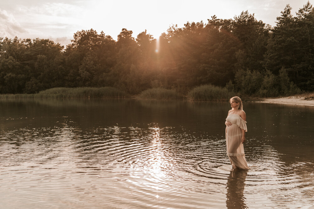 Jiscafotografie_zwangerschapsshoot_zwangerschapsfotograaf_fotograafnijmegen_fotograafgelderland_fotograafbrabant-240