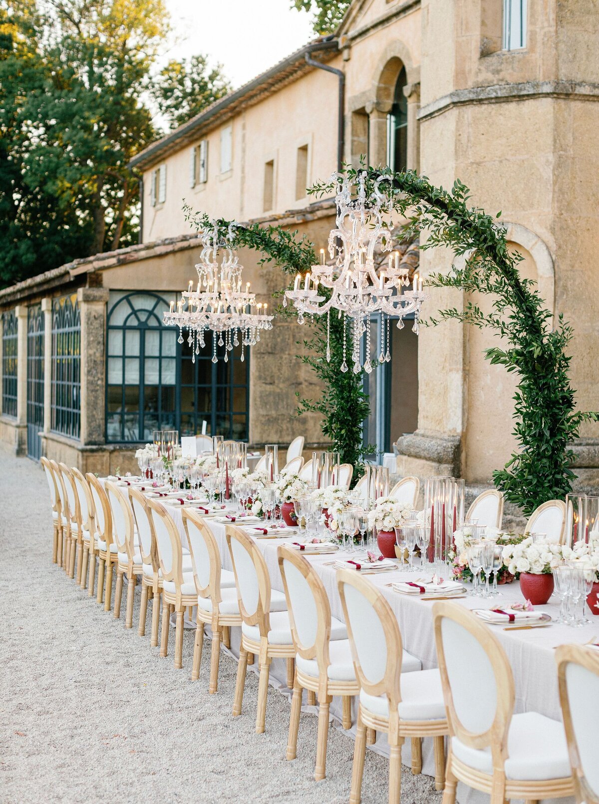 Luxury-wedding-table-hanging-chandeliers