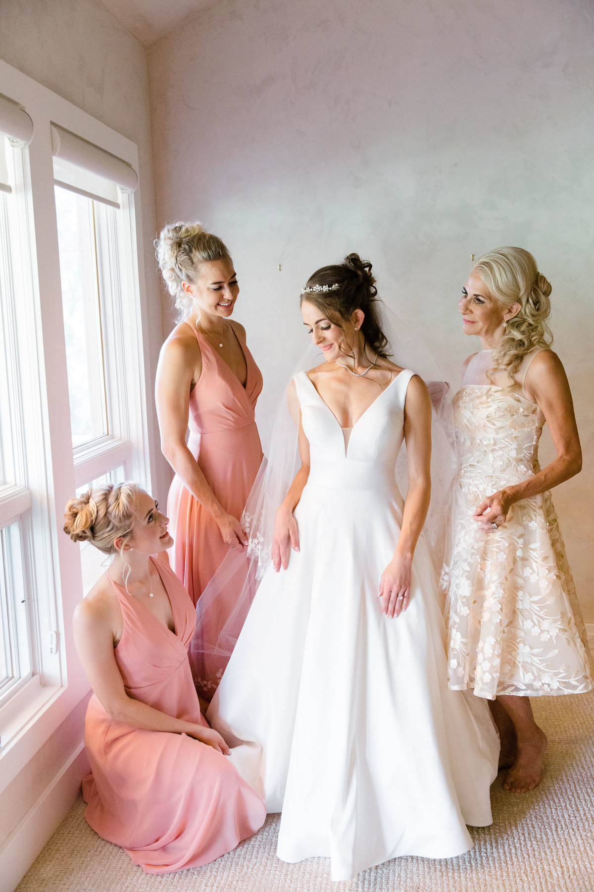 Bride with bridesmaids in bridal suite at Castle Pines Golf Club