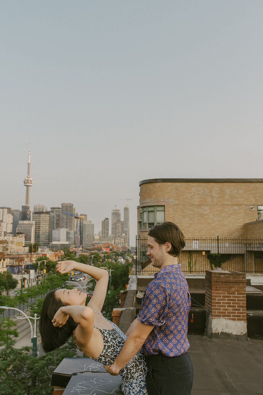 a-toronto-rooftop-engagement-session-downown-romatic-carefree-candid-authentic-2424