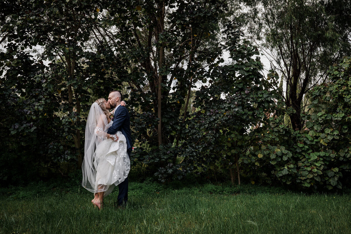ehlanna-jake-backyard-falcon-wedding-freedom-garvey-photographer-033