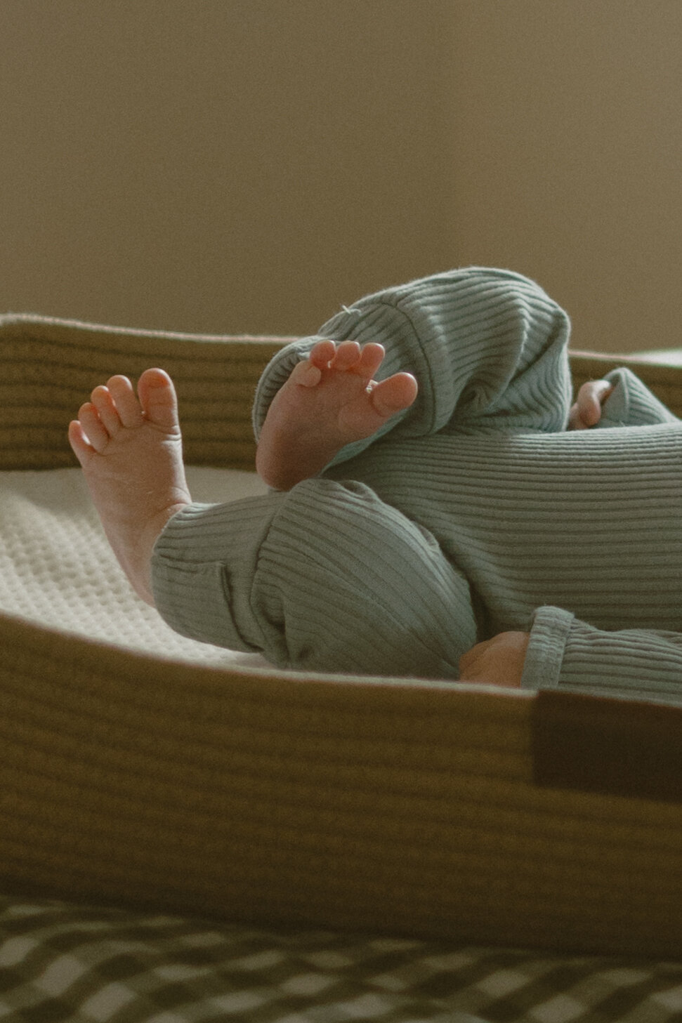 newborn-in-home-new-home-session-29
