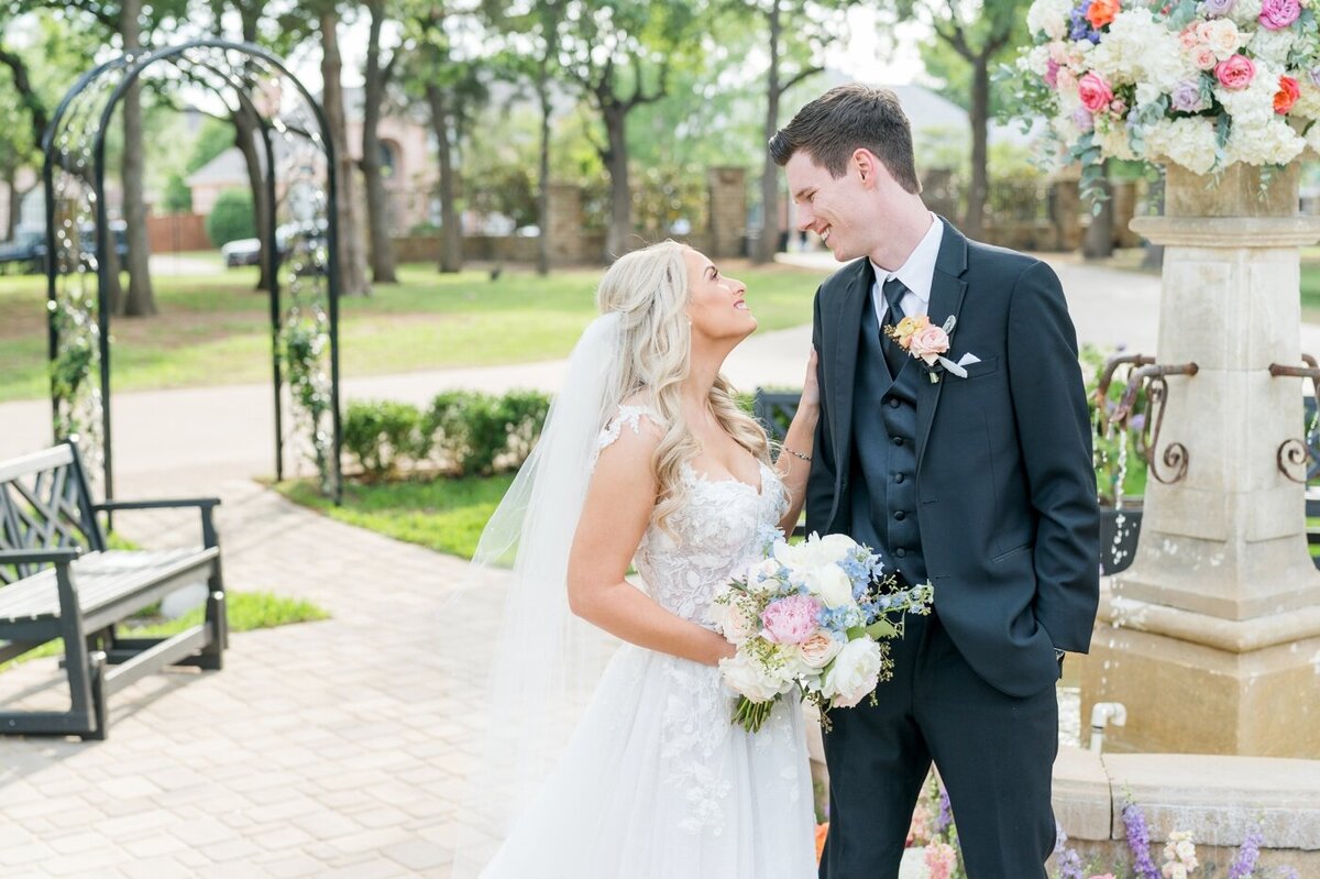2 Bailey Sean Mansfield Elegant Texas Backyard Wedding Photos Pictures 15