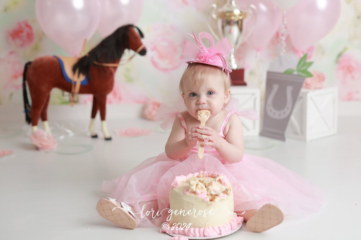 lehigh-valley-photographer-lori-generose-lg-photography-first-birthday-cake-smash-girl-slatington-pa