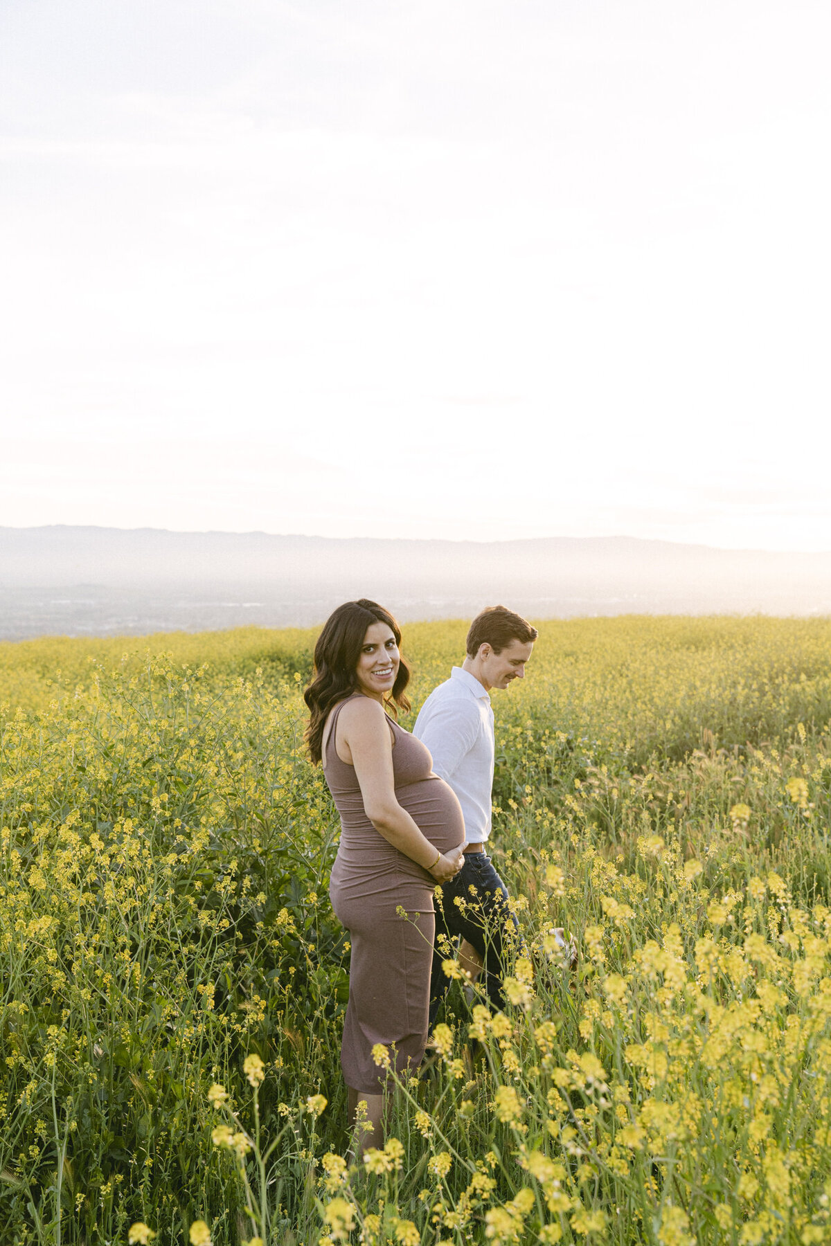 PERRUCCIPHOTO_SPRING_OPEN_FIELD_WILD_FLOWER_MATERNITY_49