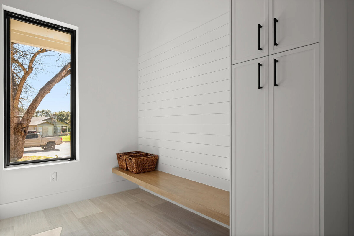 2404-sonora-court-mudroom-1