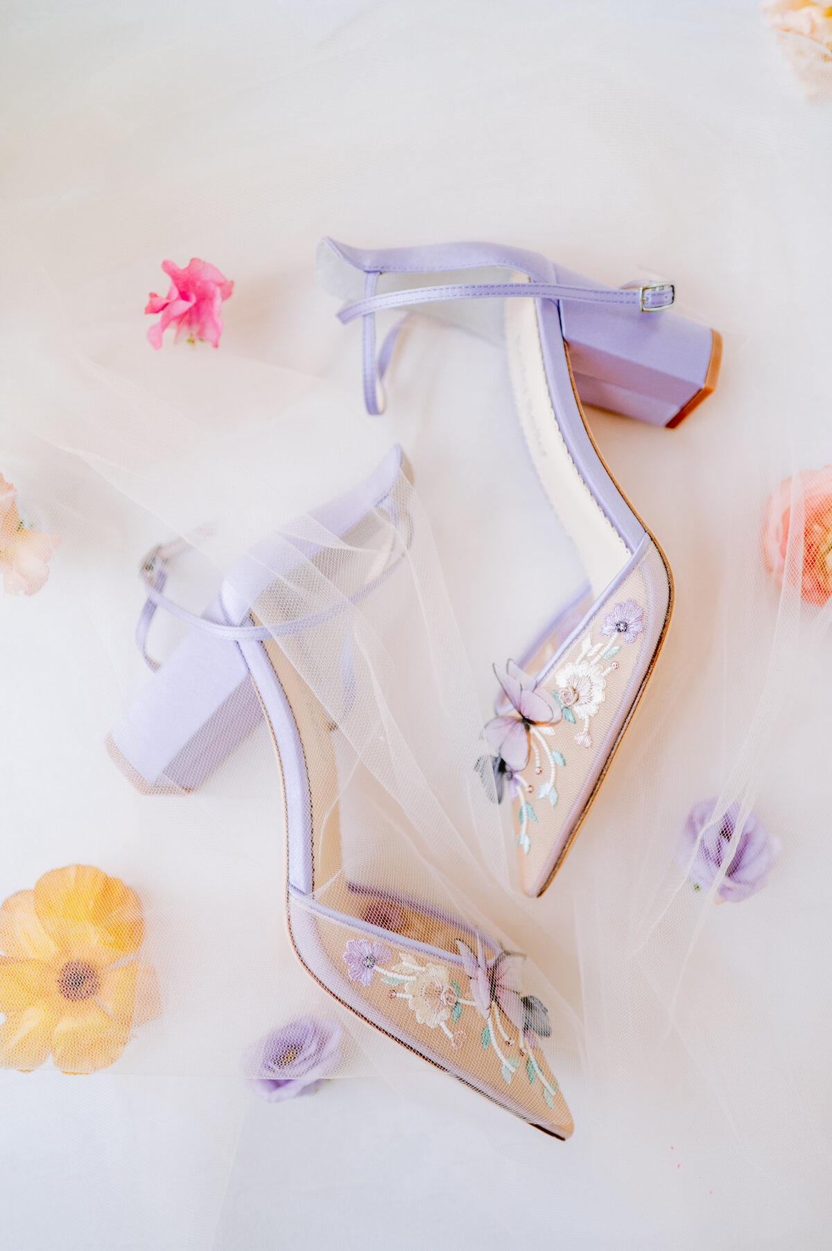 Le Belvedere-Bright-Spring-Floral-Wedding-Photography-by-Emma 2