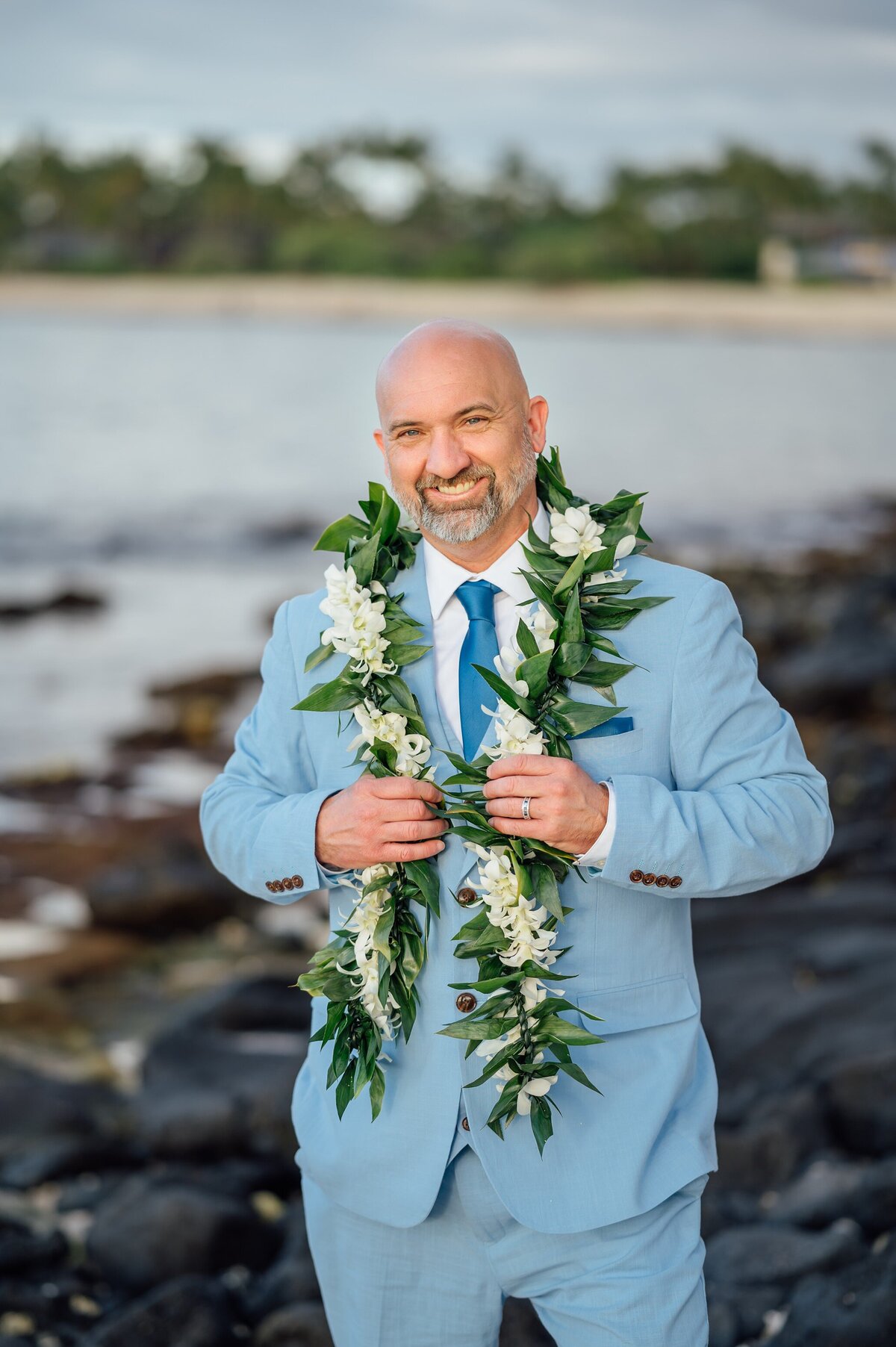 dashing groom with a premium wedding lei
