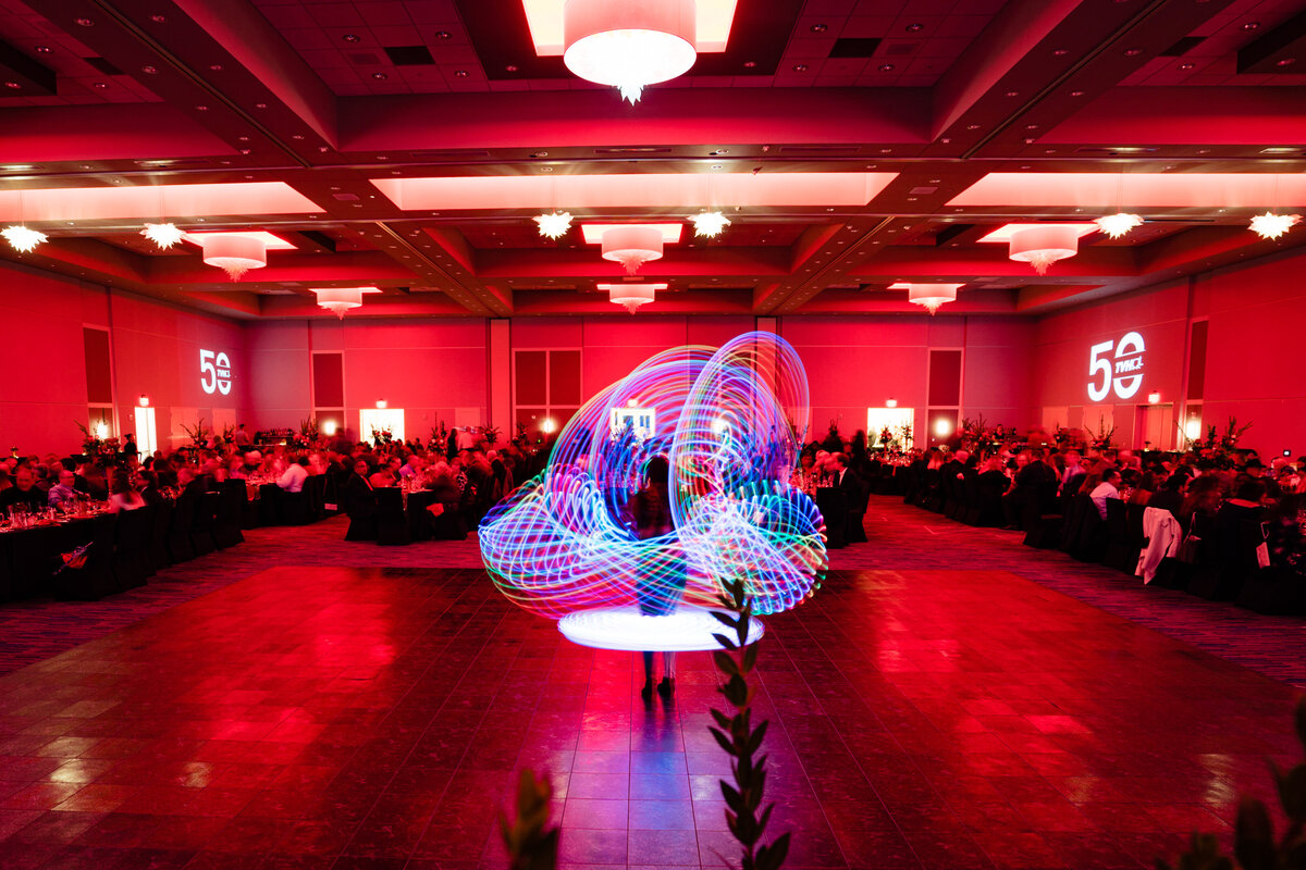kansas-city-event-photography-0002-performer-in-red-ballroom