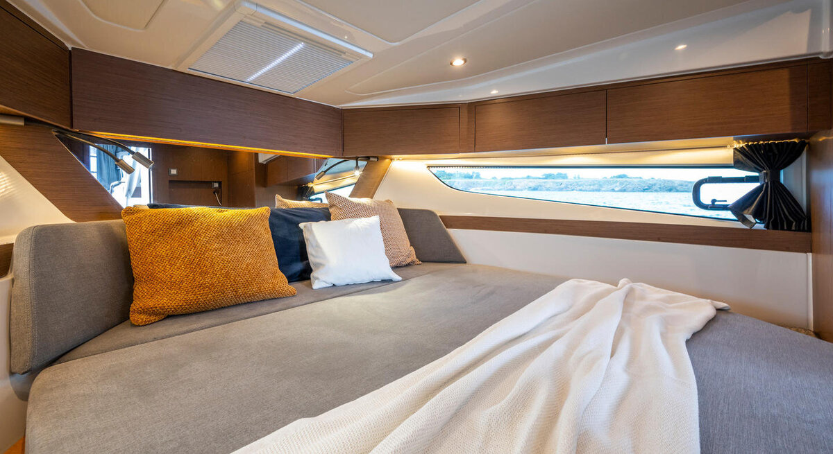 beneteau-antares-11FLY-interior-6