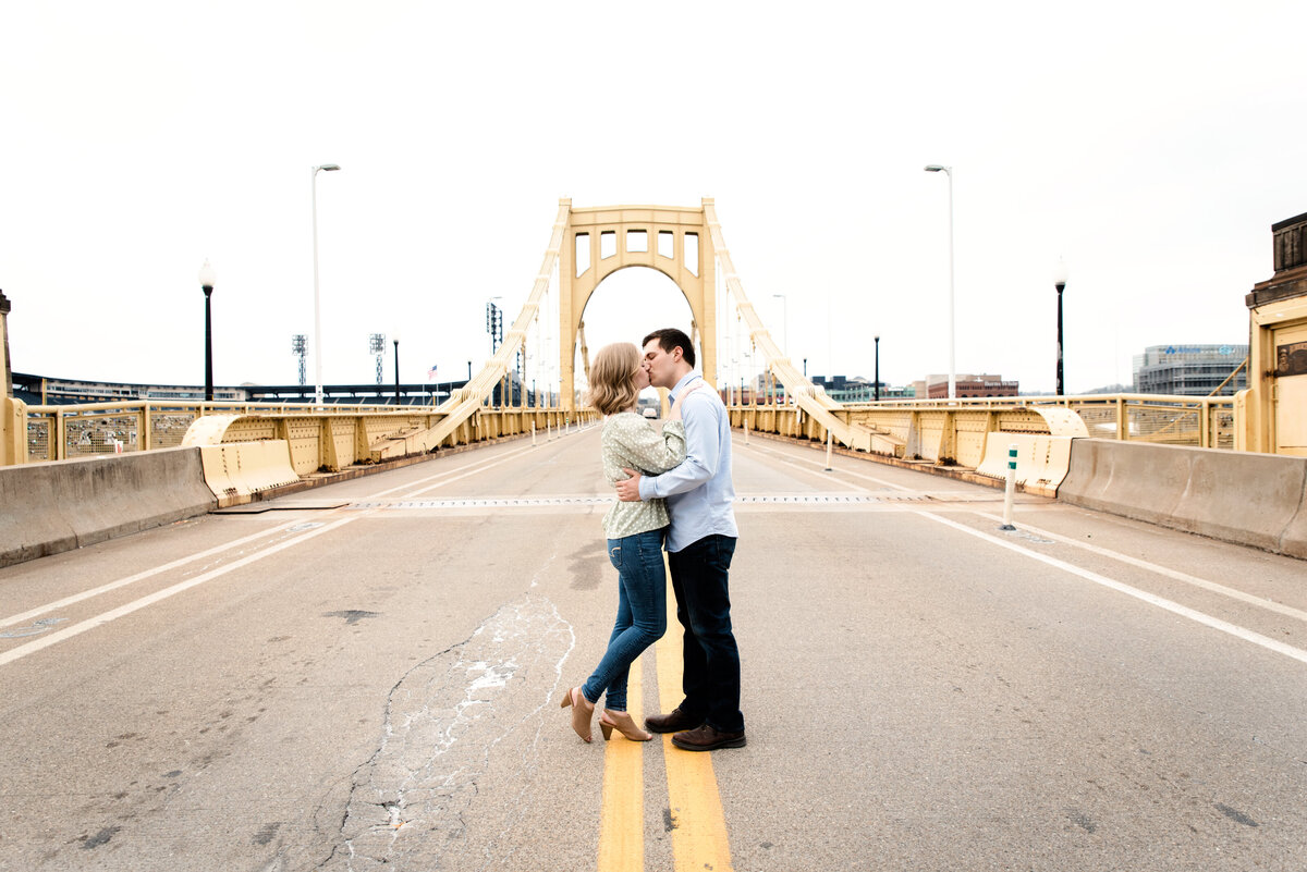 couple kisses in middle of roberto clemente bridge
