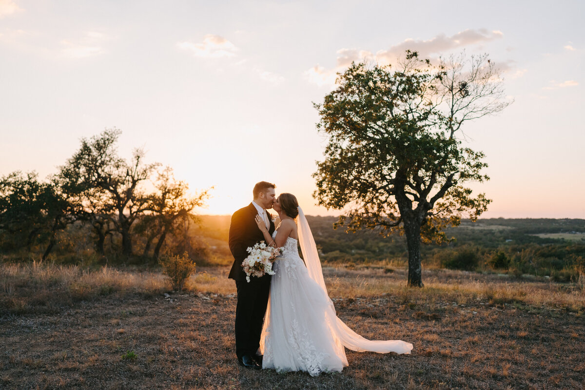 20230929_stacie-mcchesney-photography-maes-ridge-austin-wedding-sunset-portrait_0612