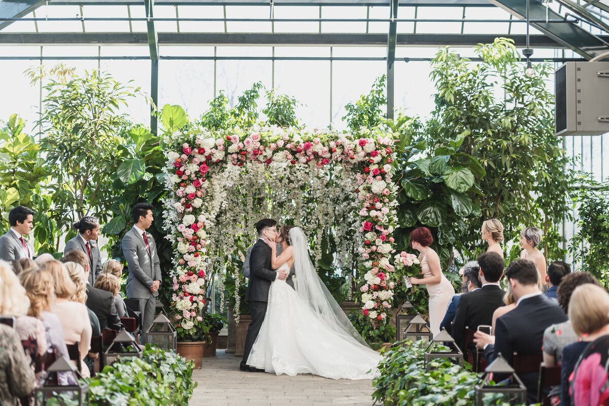 BLUSH AND BLACK SPRING PLANTERRA CONSERVATORY WEDDING IN WEST BLOOMFIELD, MICHIGAN PROVIDED BY KARI DAWSON, TOP-RATED DETROIT WEDING PHOTOGRAPHER, AND HER TEAM75