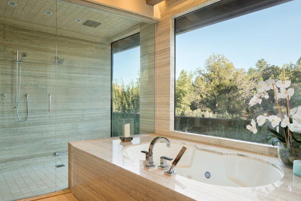 luxury-home-bath