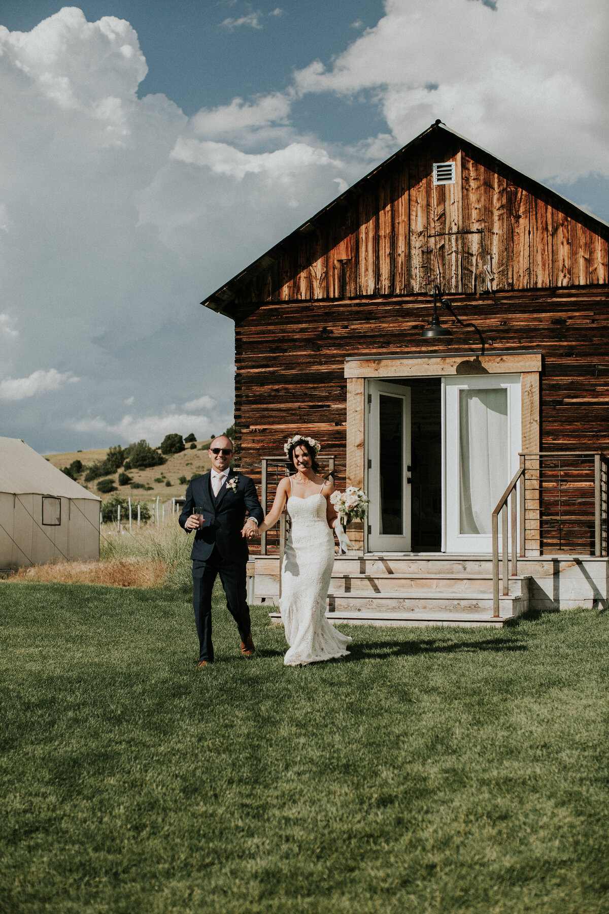 outdoor-barn-wedding-photography-montana-42