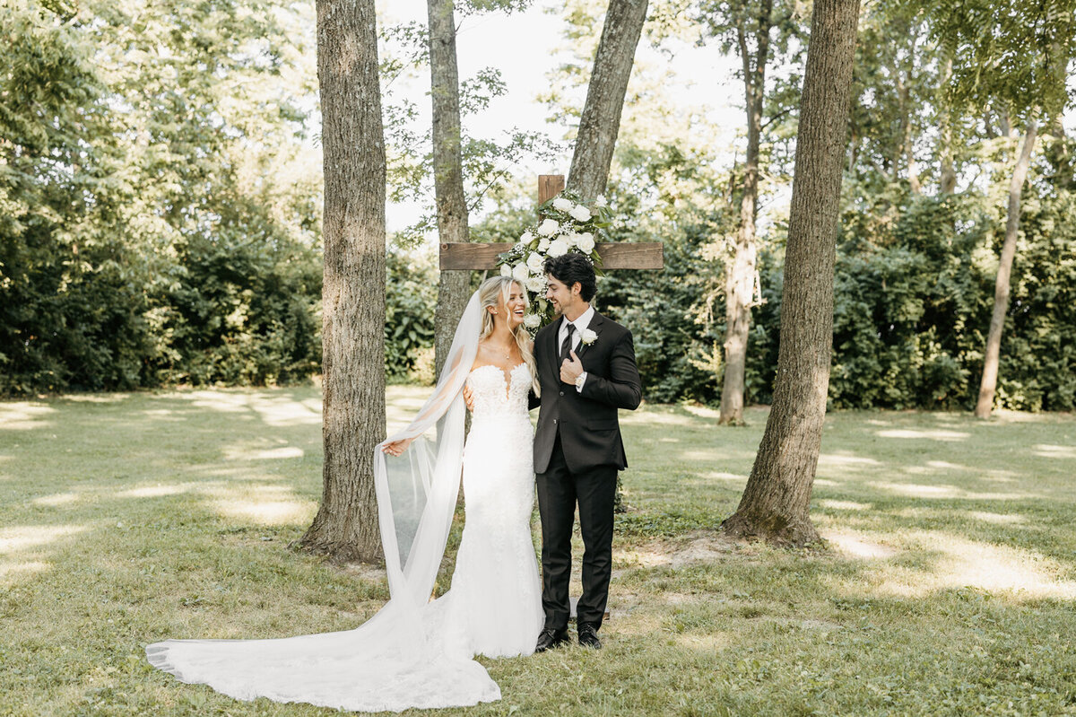 bride-groom-alter-ashford-acres-inn-seventhandanderson