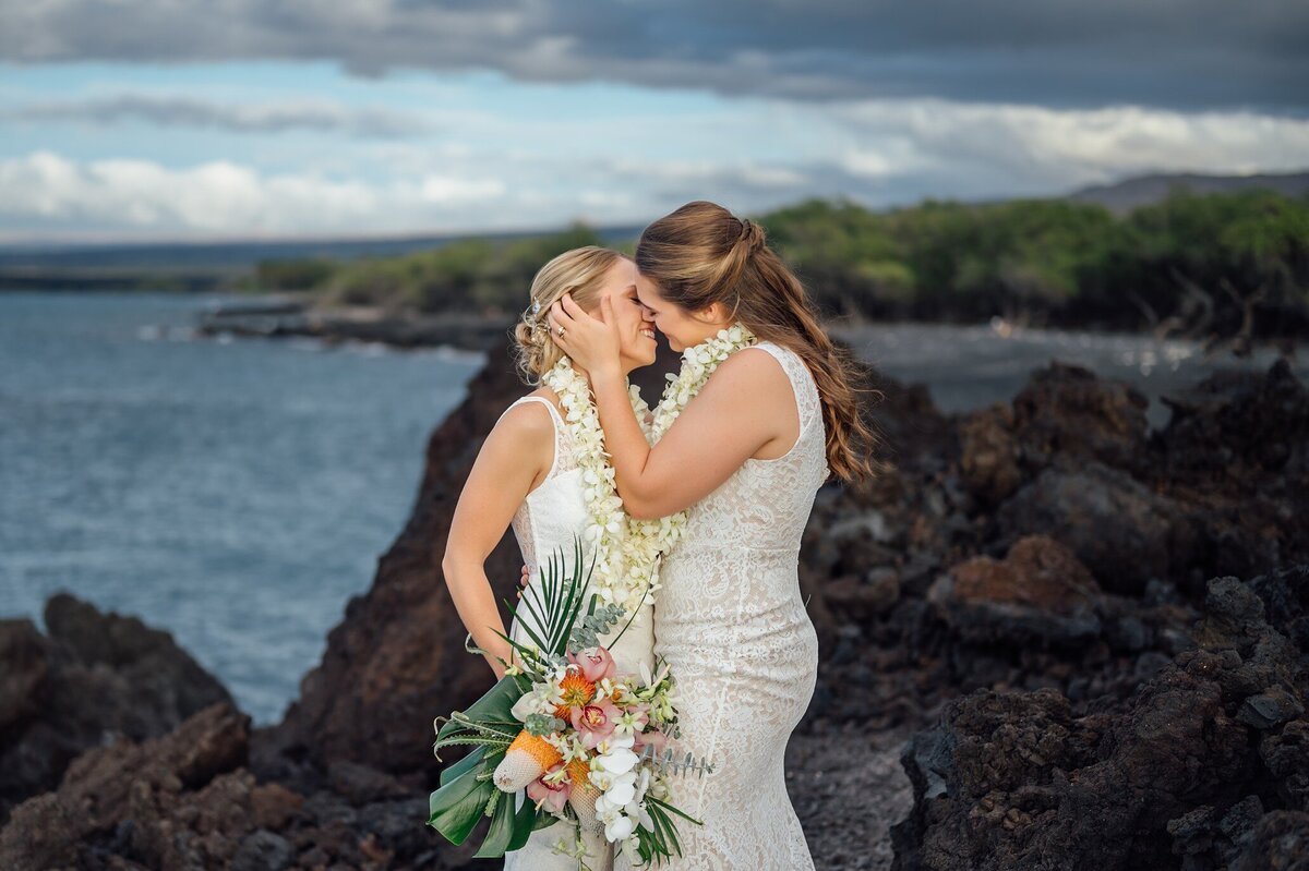 kiholo-black-sand-beach-elopement_0102