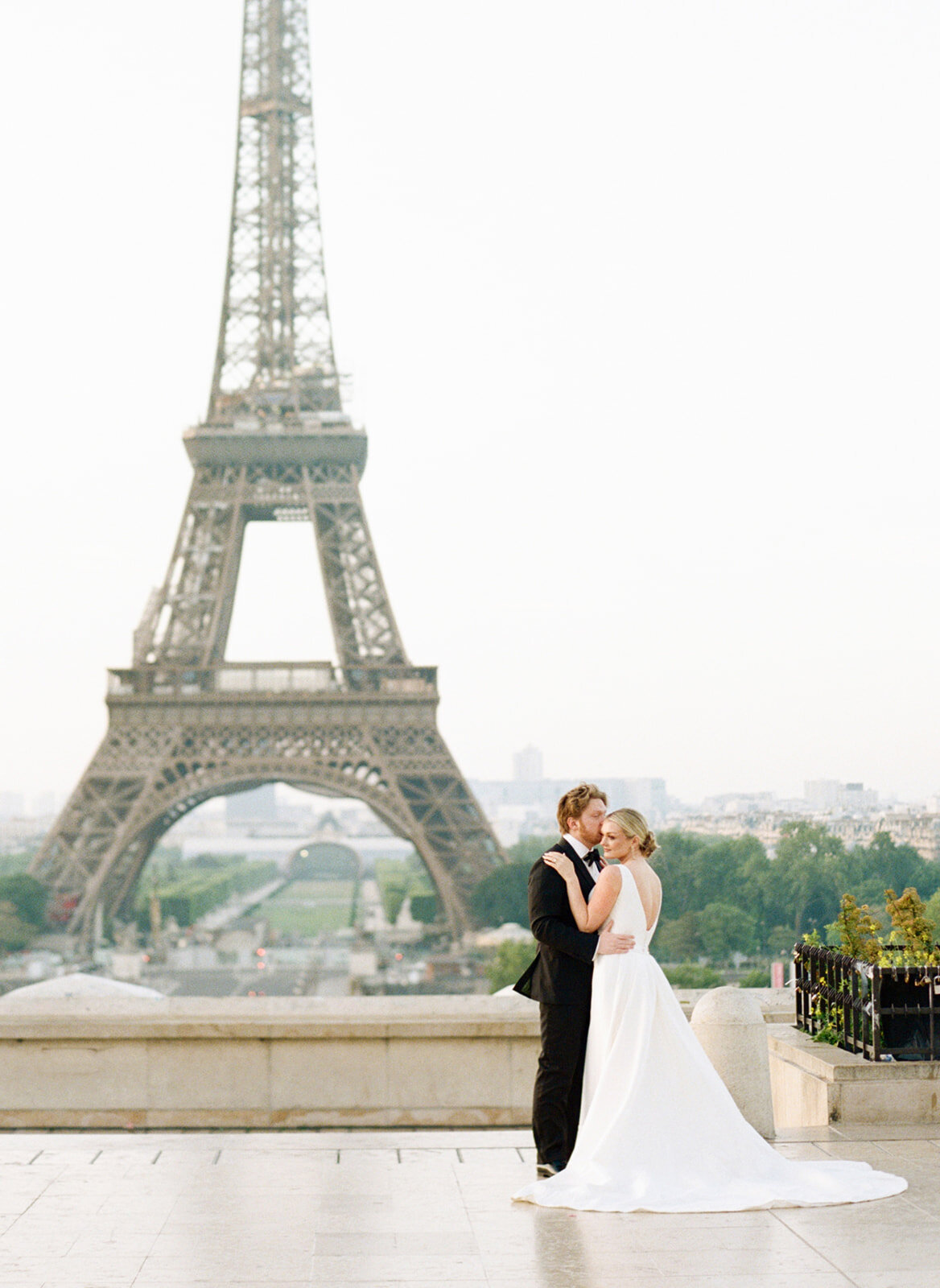 Herndon_Banks_Wedding_Paris_France_TaraHodgesPhotography016