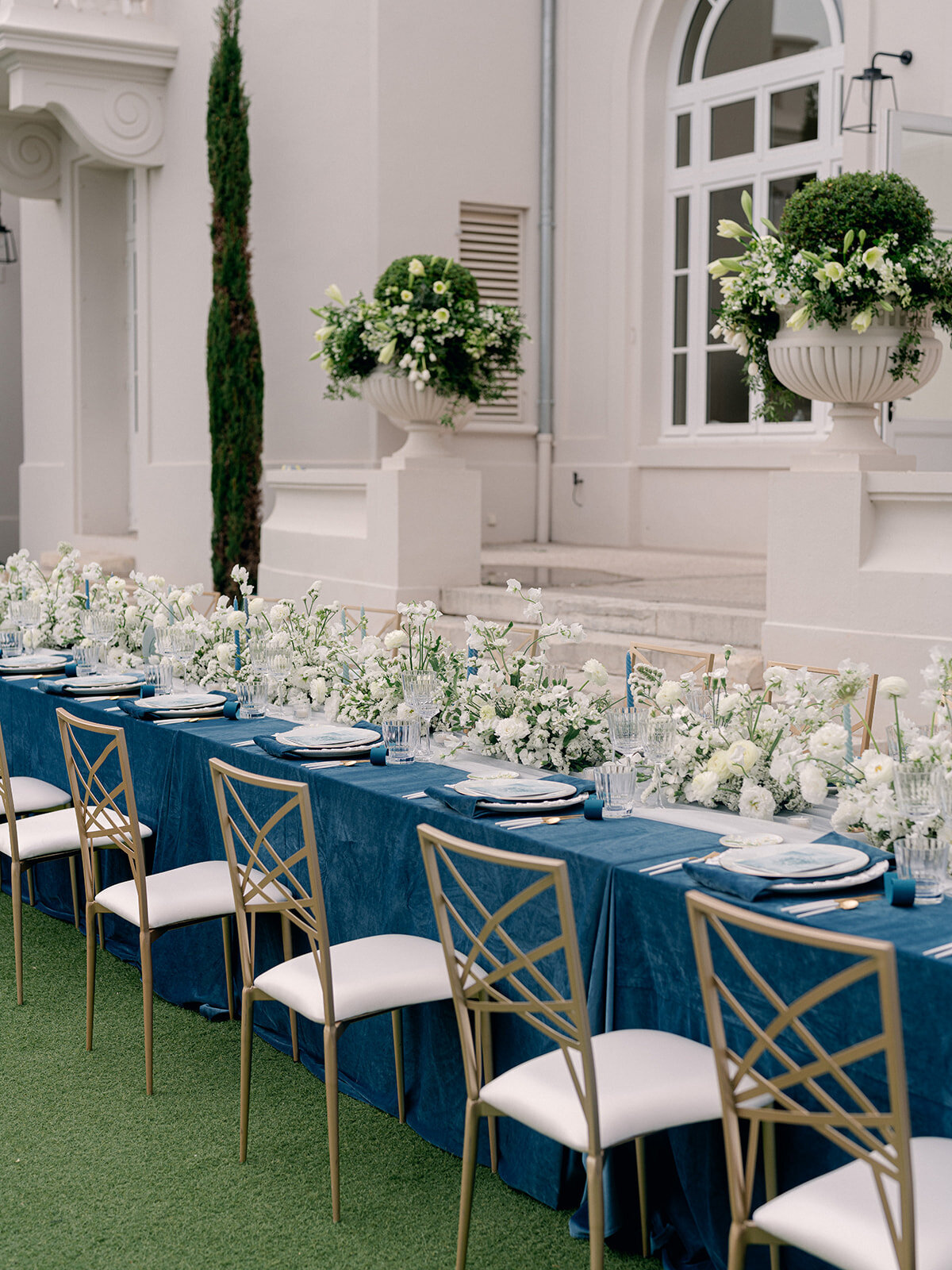 53-intimate-destination-wedding-french-riviera-with-white-flowers