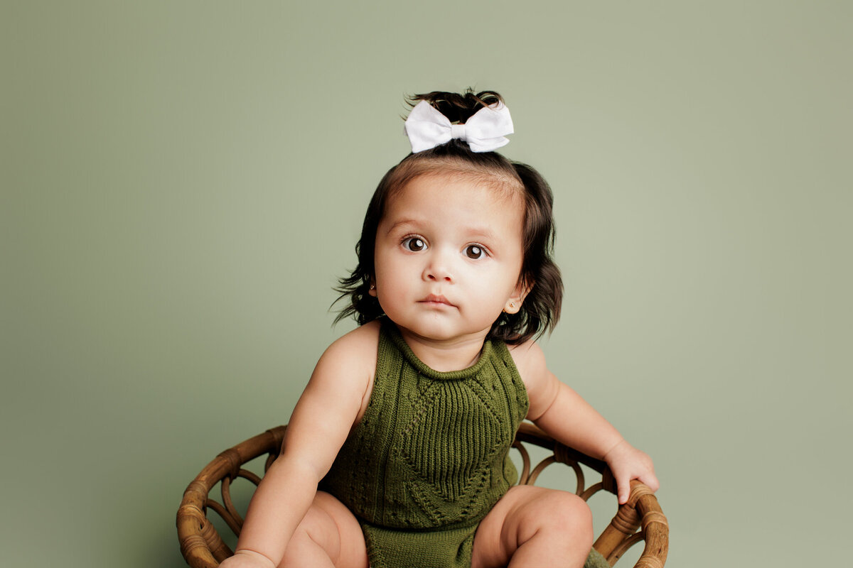 Olivia-NWA-6-month-milestone-photographer-26