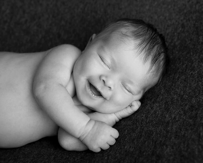 sorthvitt-bnw-nyfødt-nyfødtfoto-nyfødtfotograf-studio-nyfødtfotografoslo-studioelisenberg