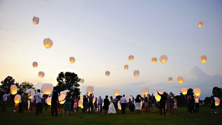 creative-wedding-ideas-for-outdoor-ceremony-wish-lanterns-1__full