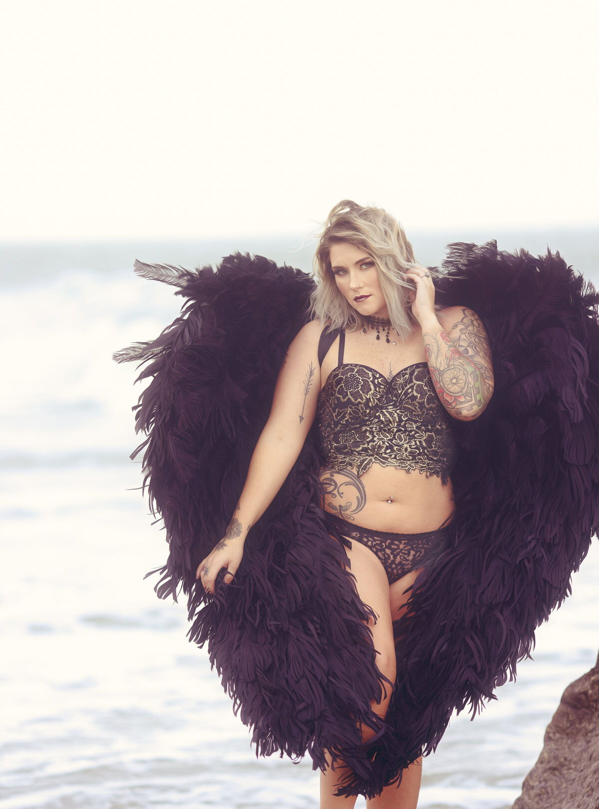 savannah-glamour-portraits-on-the-beach-cupid-wings-01