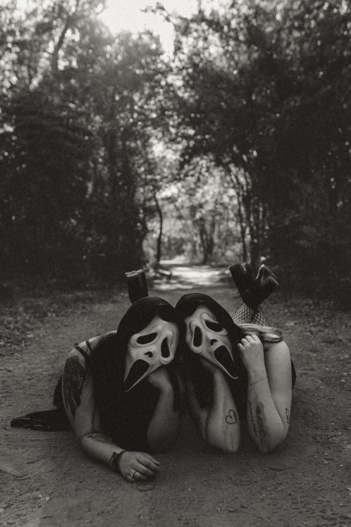 Spooky Scream Mask Bestfriend Photoshoot (35)