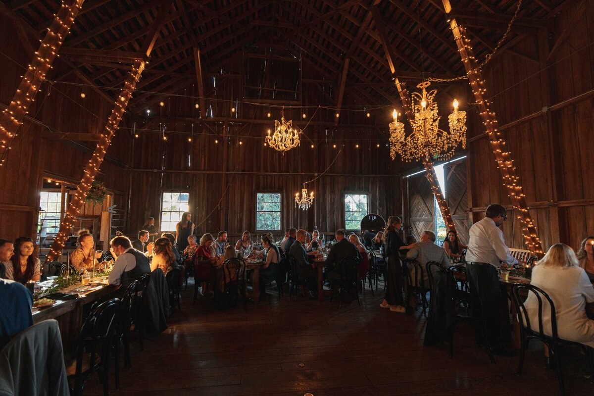 barn-kestrel-wedding-west-linn-oregon-10