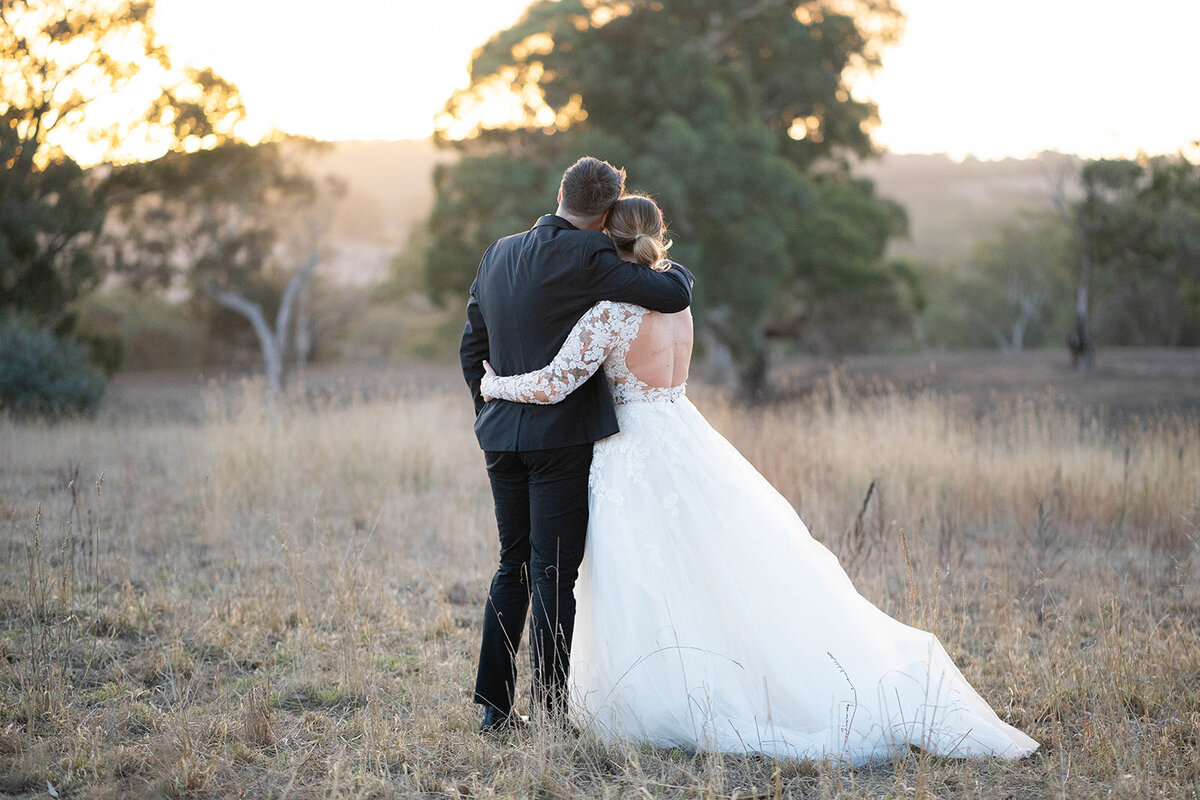 candid moment of the couple at the end of sunset