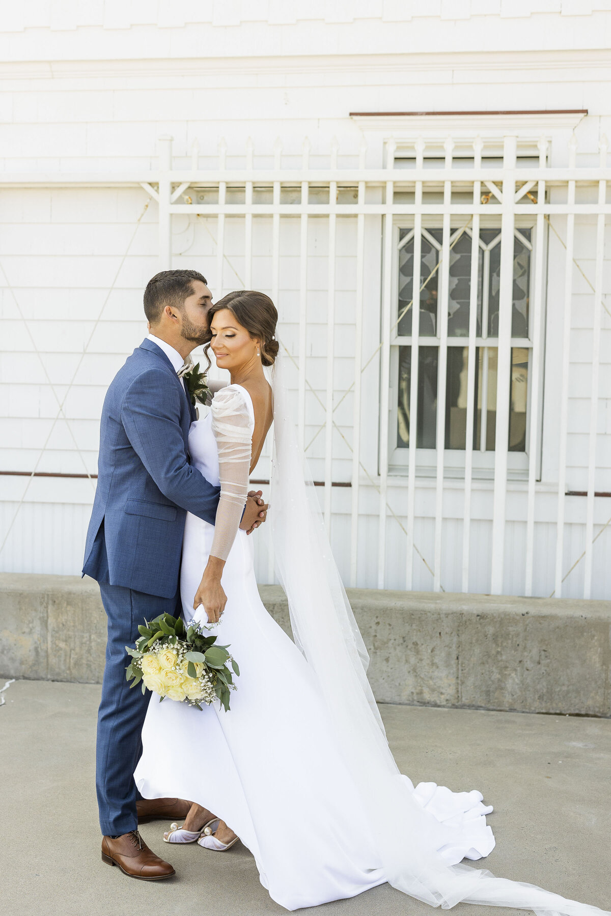 Beach Club Modern Chic Wedding with Touches of Pearl and Gold - Top East Coast Wedding Photography - Ashley Mac Photographs - New Jersey - New York - Connecticut - Rhode Island -29