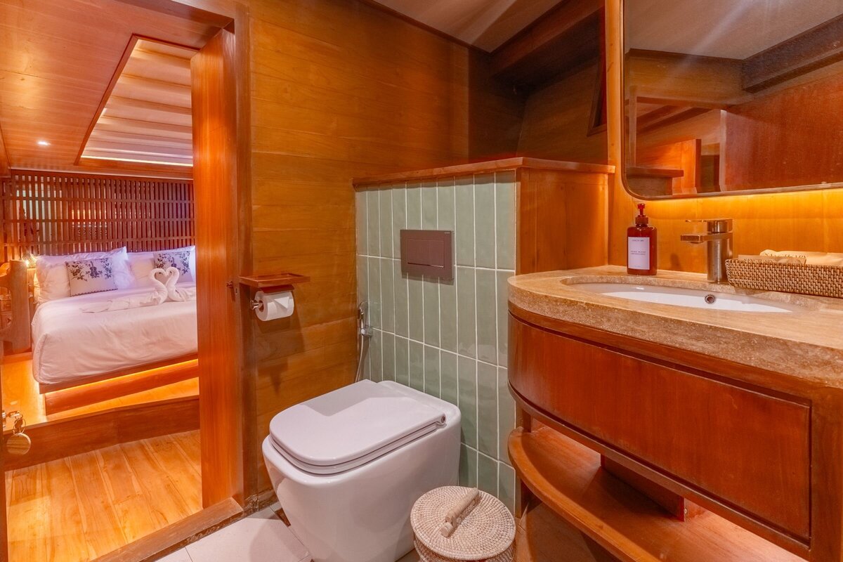Sanctuary Luxury Yacht Bali - cabin 1 lower deck-1