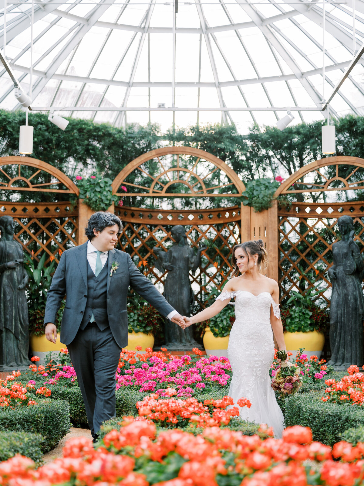 pittsburgh-wedding-photographer-phipps-botanic-gardens-conservatory-wedding-outdoor-lgbtq-luxury-photography-light-and-airy45