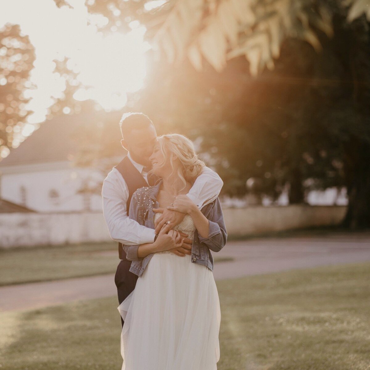 boho-wedding-portrait-outside-in-field