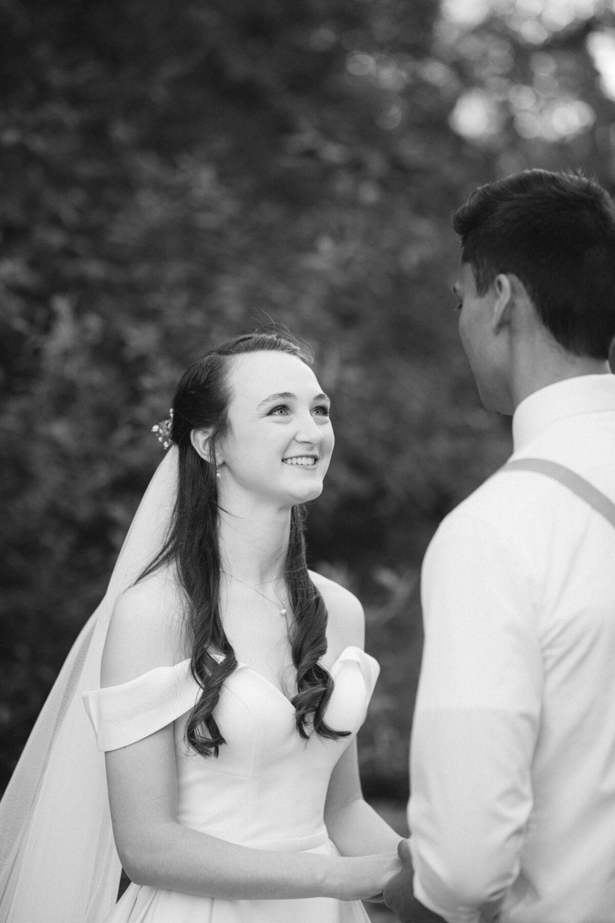 RIVERSIDE WEDDING IN THE OREGON