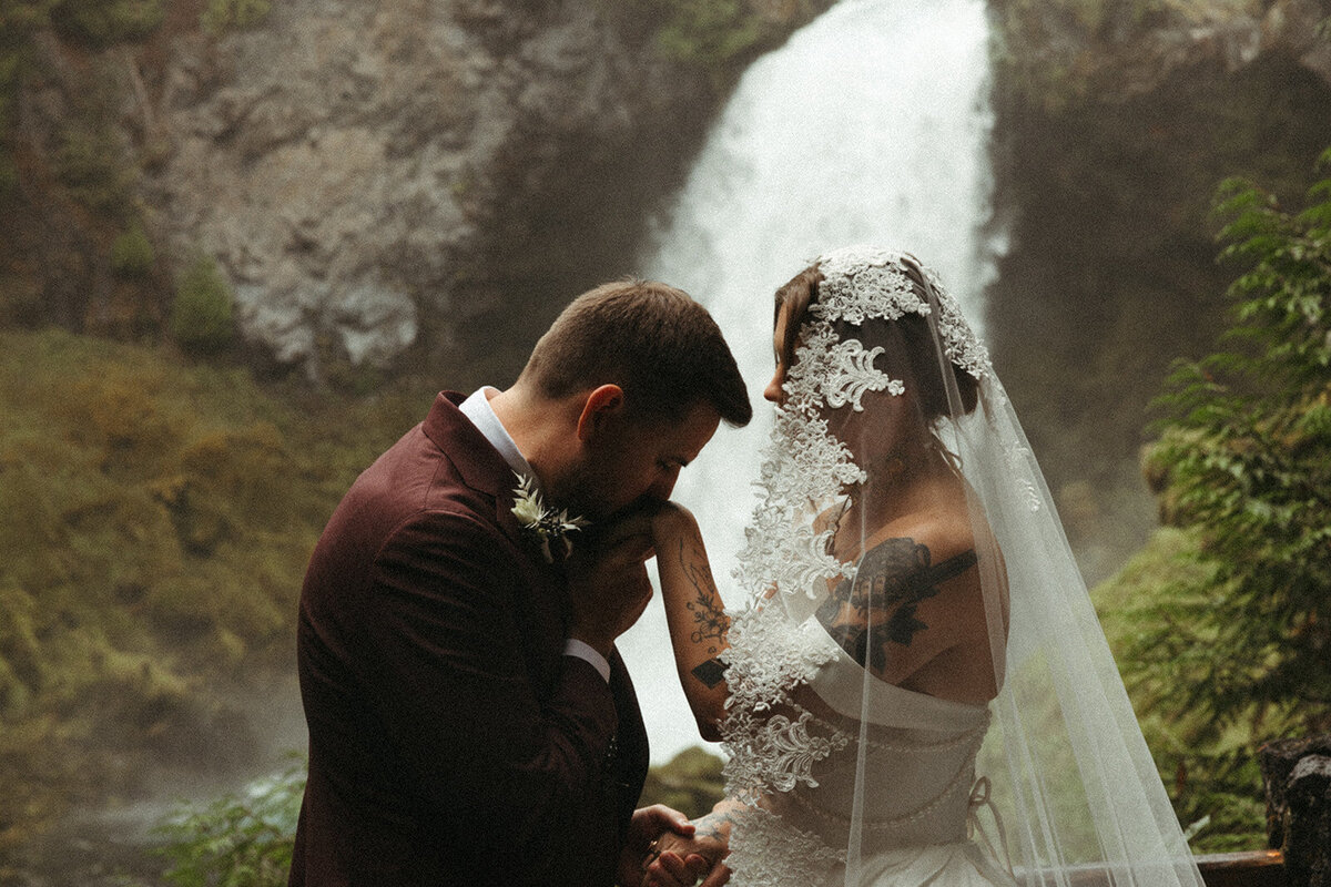 christinaandbrianelopement_seattlephotographer-201_websize