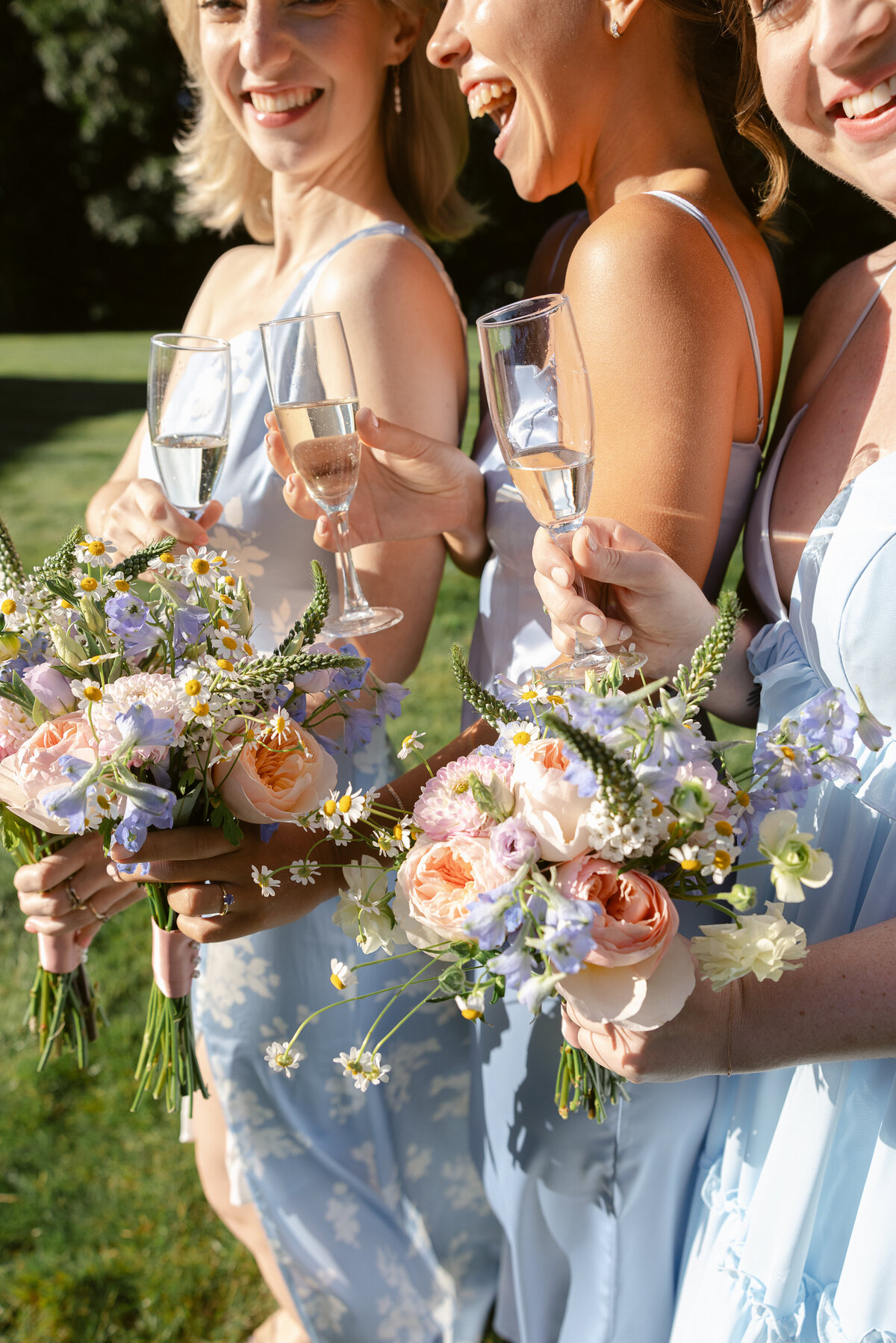 bridesmaid-candid-photo-at-saint-clements-castle