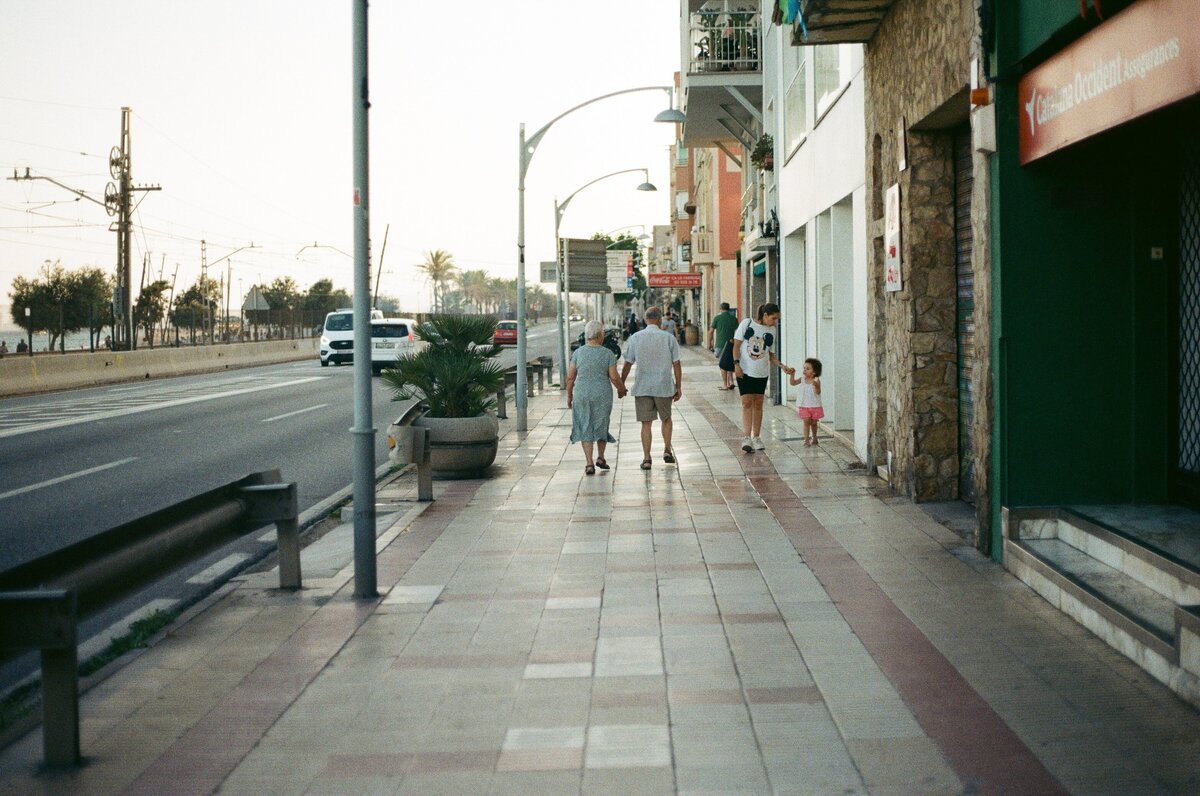 OldCoupleBeachside (2)