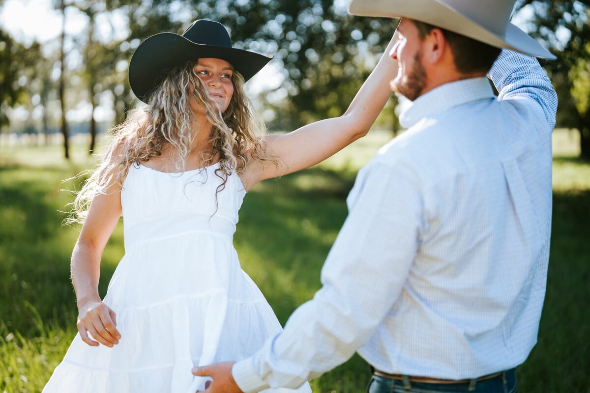 Gainesville Wedding photographers - Logan & Tiffany Engagement Shoot - Visual Arts Photography - Lakeland Wedding Photographers