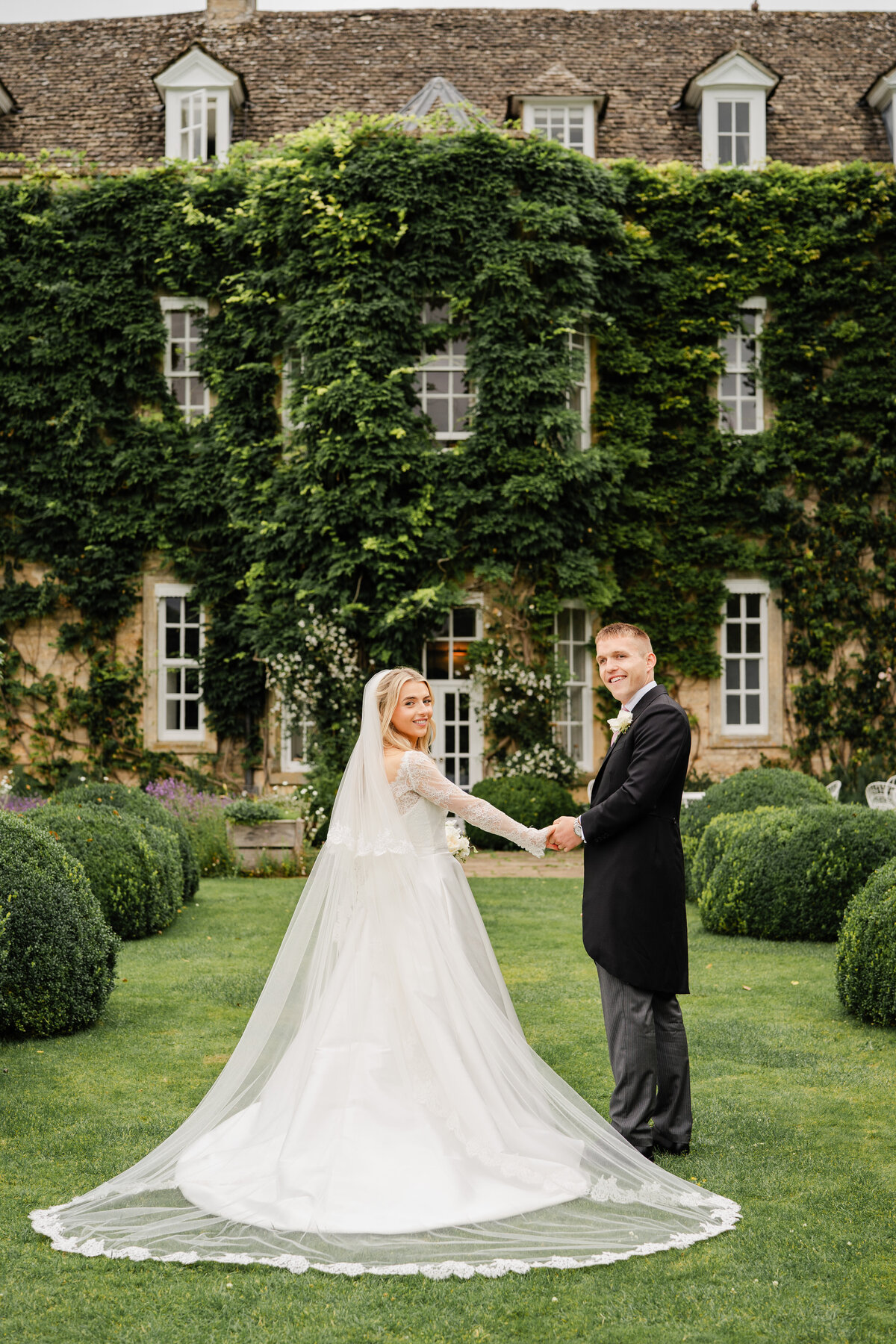 PoppyCarterPortraits-WeddingPhotography-Jess-George-WeddingDay-21