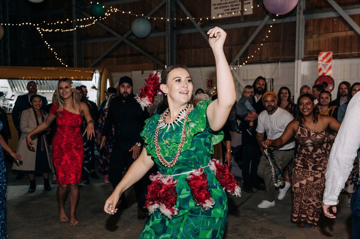 bride dances siva samoa in green dress on her wedding day in dunedin new zealand