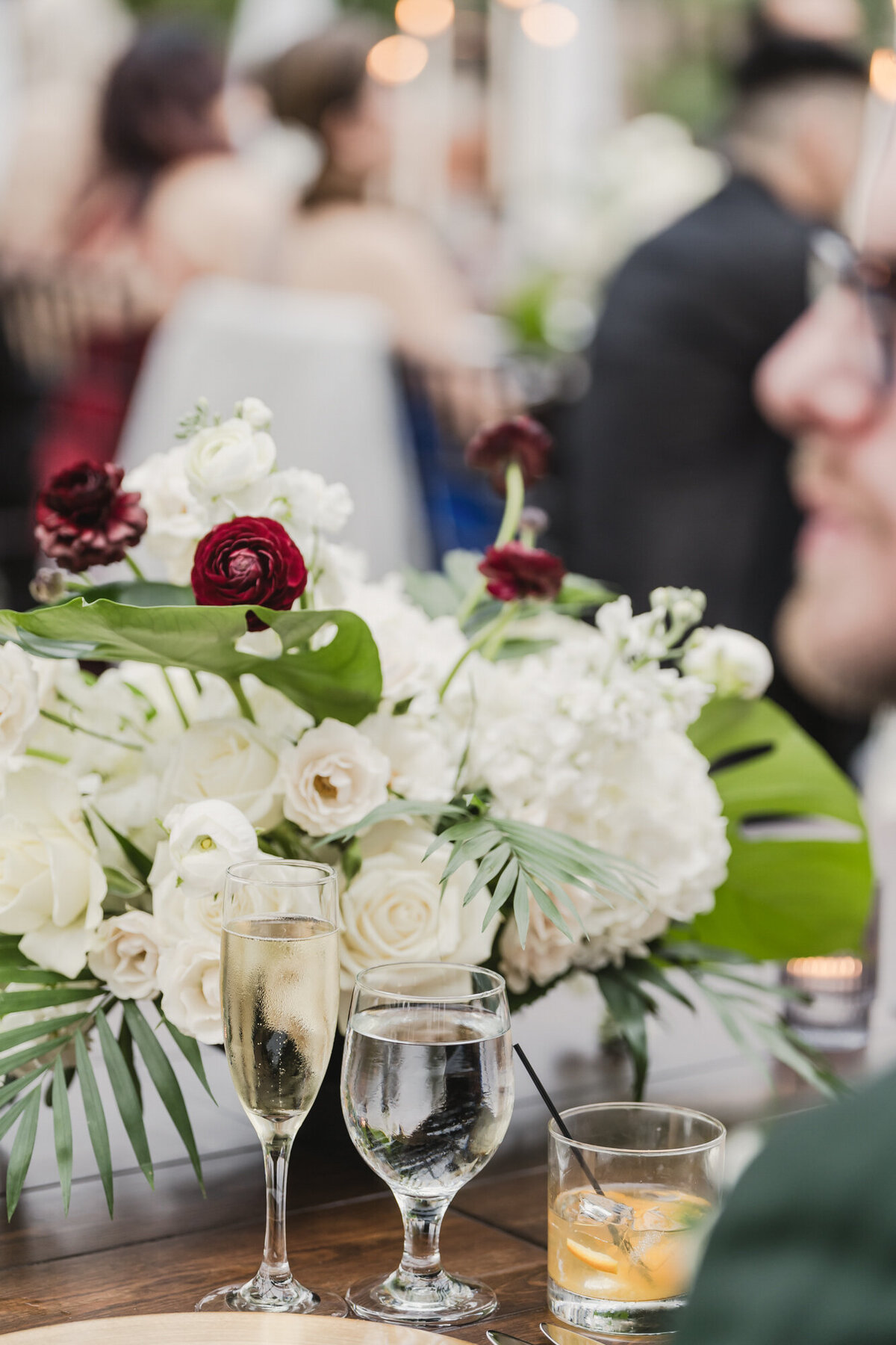 A MAGICAL WINTER PLANTERRA GARDEN WEDDING WITH A GREEN COLOR PALETTE IN WEST BLOOMFIELD, MICHIGAN PROVIDED BY KARI DAWSON PHOTOGRAPHY91
