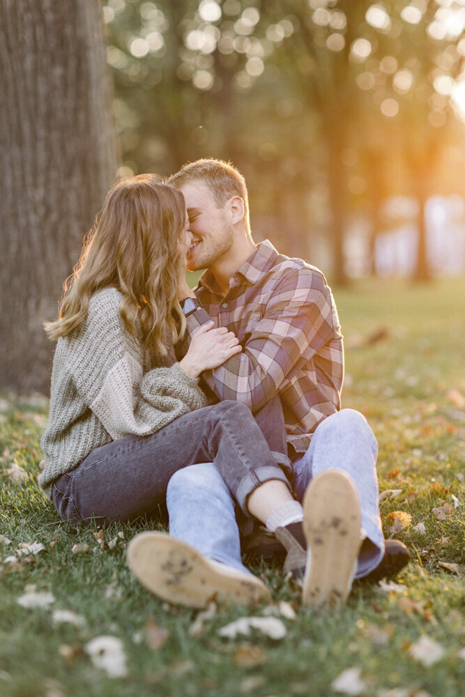 island-park-fargo-engagement-photos11