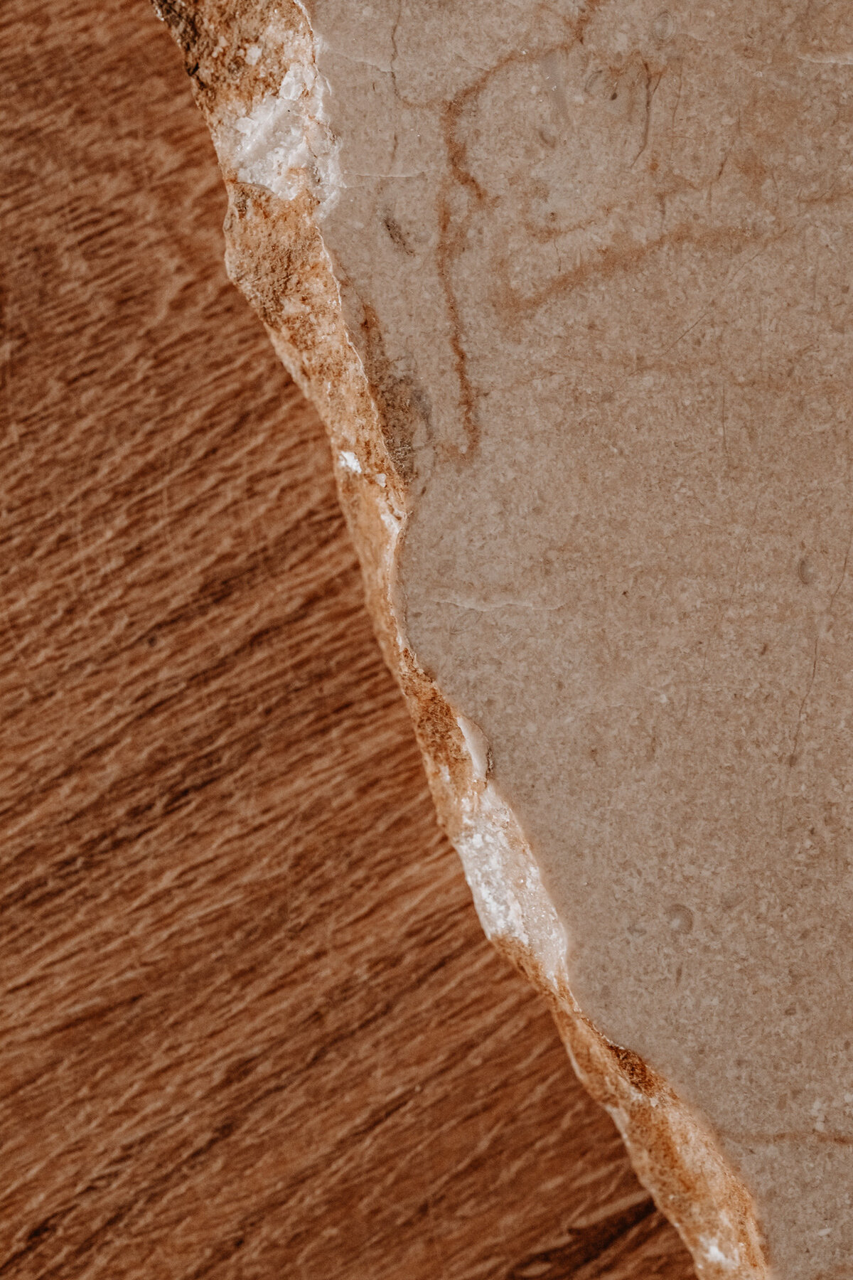 kaboompics_Marble - wood - oak