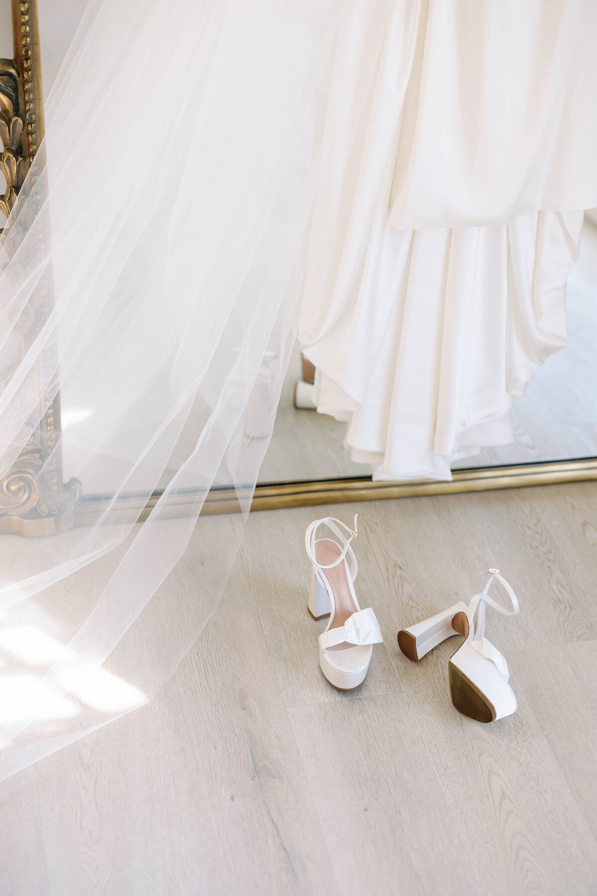 7_wedding-dress-and-shoes