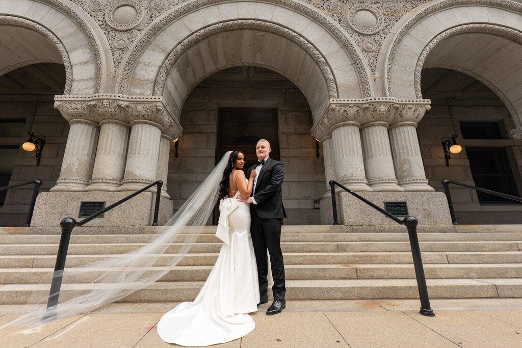 47-Milwaukee-Art-Mueseum-Wedding-Lauren-Ashley-Studios