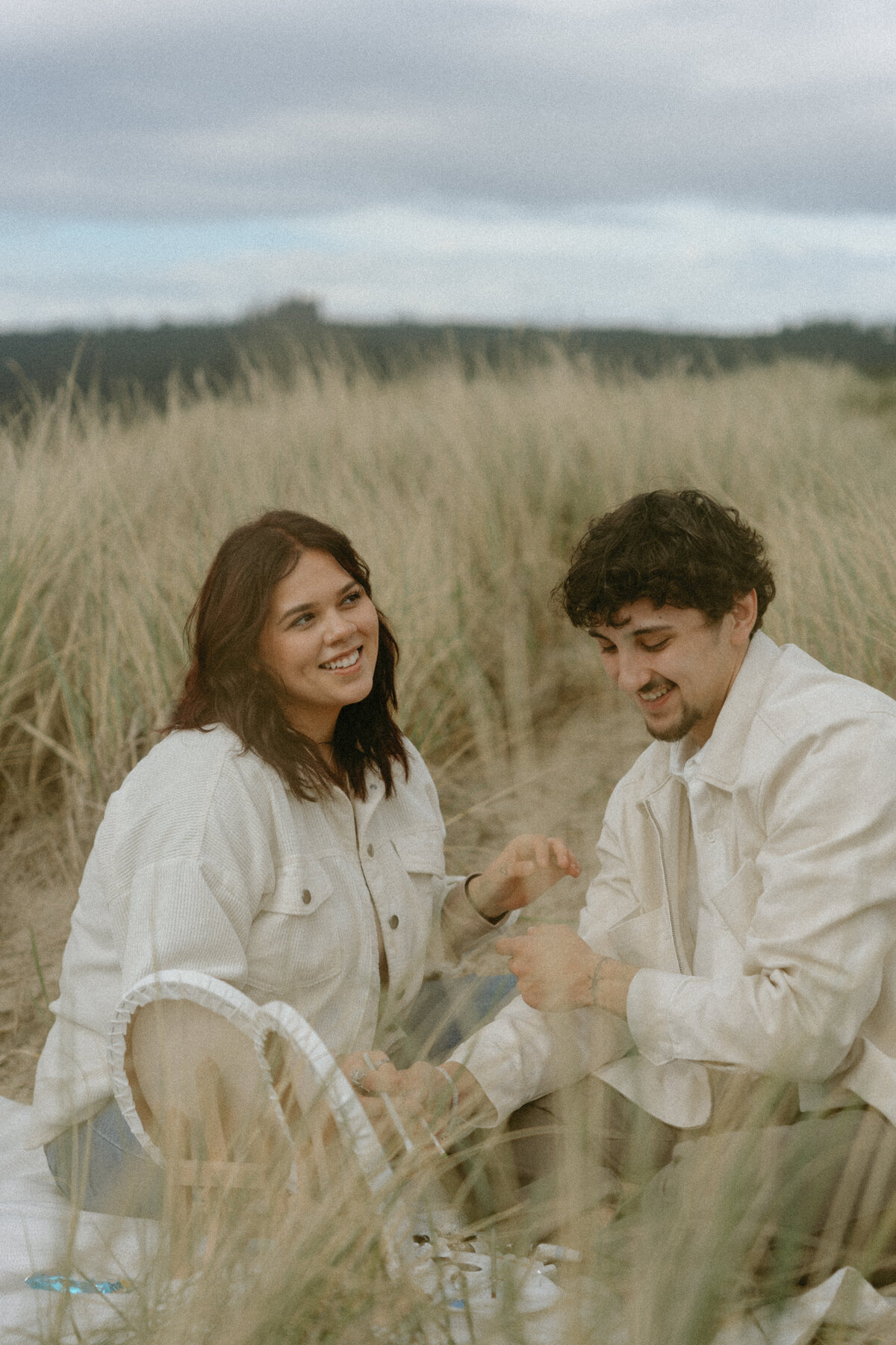 cannon beach - oregon documentary storytelling - couples sunset photos-34