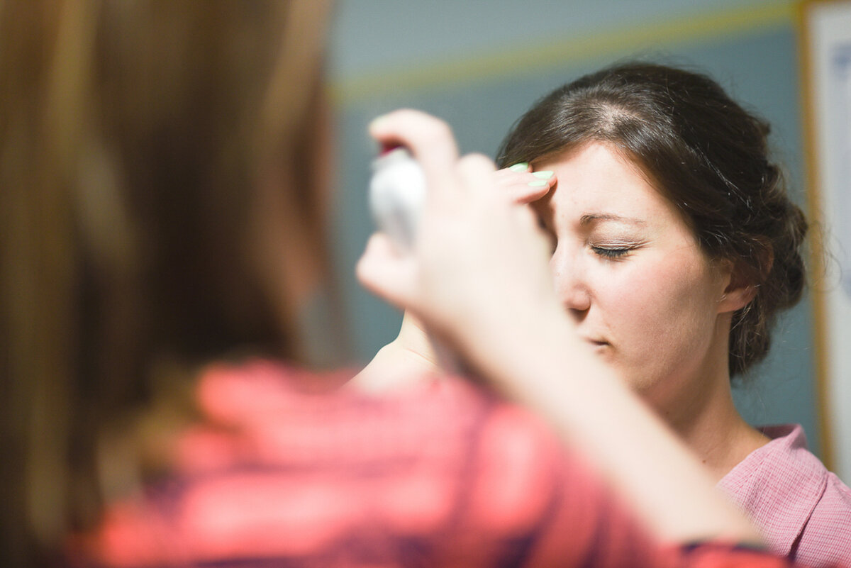 wedding getting ready | Iowa wedding photographer | Iowa Photographer | Playlife | Cedar Rapids | Iowa City | Kalona | Alaynna Ann Schwartz-2