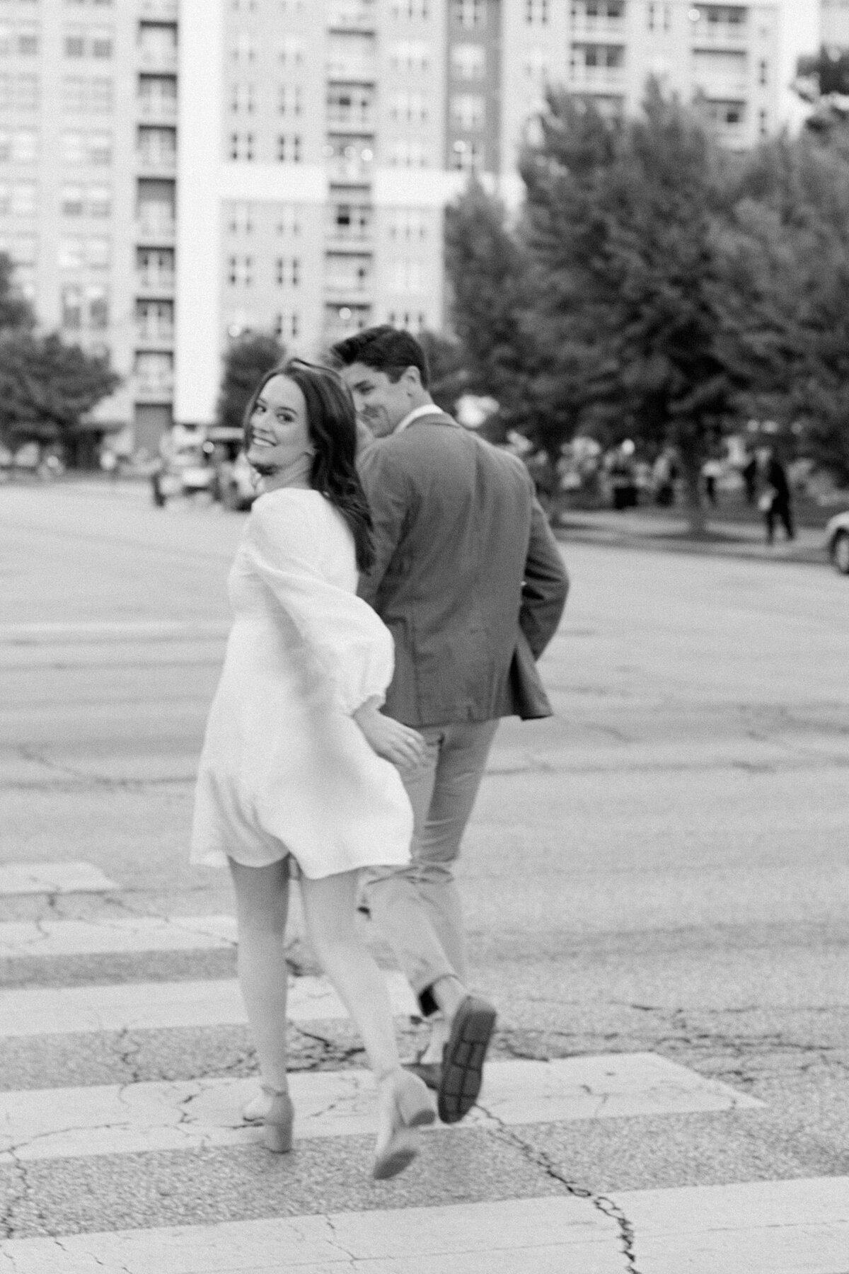 Downtown Indianapolis Engagement Photos Alison Mae Photography_7151